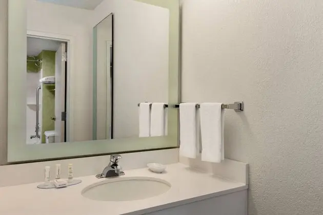 Süit, 2 Çift Kişilik Yatak (Mobility Accessible, Roll-In Shower)