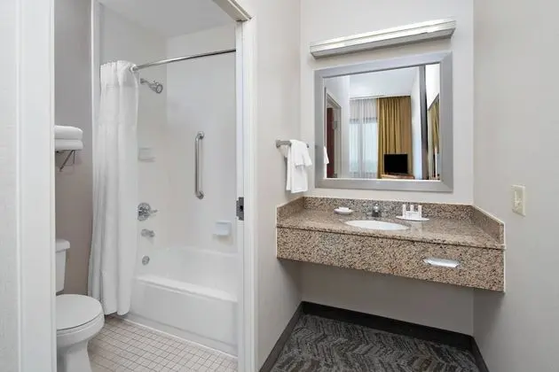 Süit, Köşe (2 Double Beds)