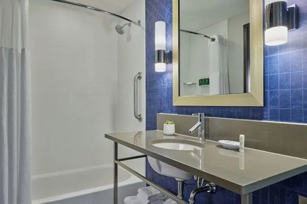 Standard Süit, 1 Yatak Odası (Mobility/Hearing Accessible, Tub)