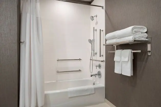 Süit, 2 Çift Kişilik Yatak (Mobility/Hearing Accessible, Tub)