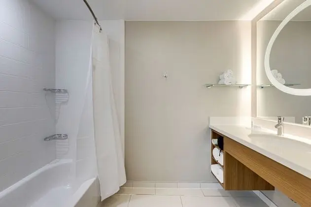 Süit, 1 En Büyük (King) Boy Yatak ve Çekyat (Mobility/Hearing Accessible, Tub)