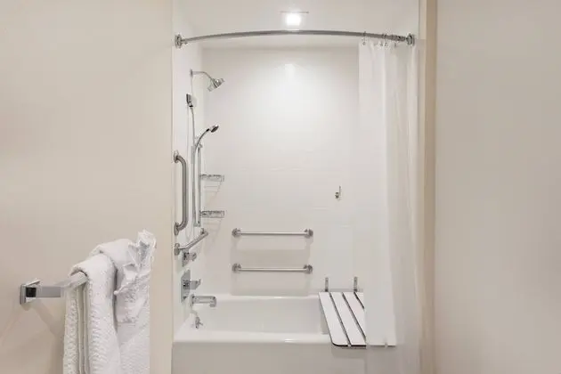 Süit, 2 Büyük (Queen) Boy Yatak (Mobility/Hearing Accessible, Tub)