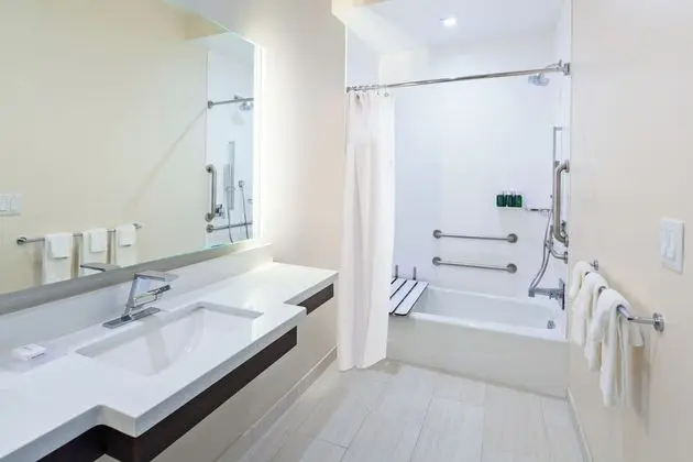 Süit, 2 Büyük (Queen) Boy Yatak (Mobility/Hearing Accessible, Tub)