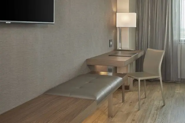 Oda, 1 En Büyük (King) Boy Yatak ve Çekyat (Mobility Accessible, Tub)