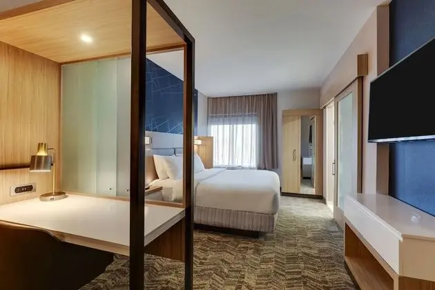 Oda, 2 Büyük (Queen) Boy Yatak