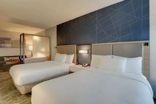 Oda, 2 Büyük (Queen) Boy Yatak