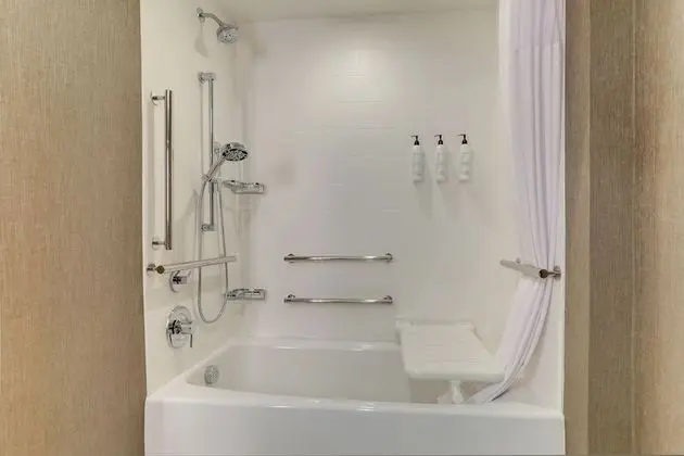 Oda, 2 Büyük (Queen) Boy Yatak