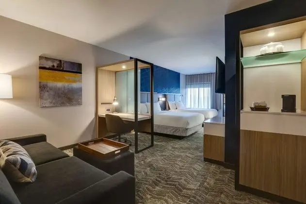 Oda, 2 Büyük (Queen) Boy Yatak