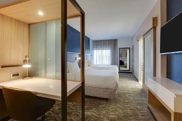 Oda, 2 Büyük (Queen) Boy Yatak