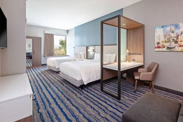 Süit, 2 Büyük (Queen) Boy Yatak, Sigara İçilmez (2 Queen Beds with Trundle Bed)