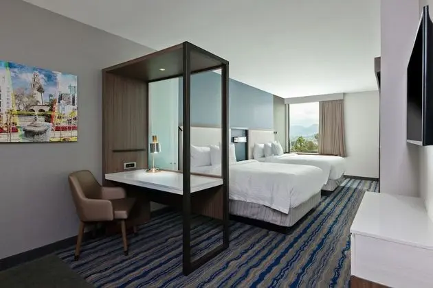 Süit, 2 Büyük (Queen) Boy Yatak, Sigara İçilmez (2 Queen Beds with Trundle Bed)