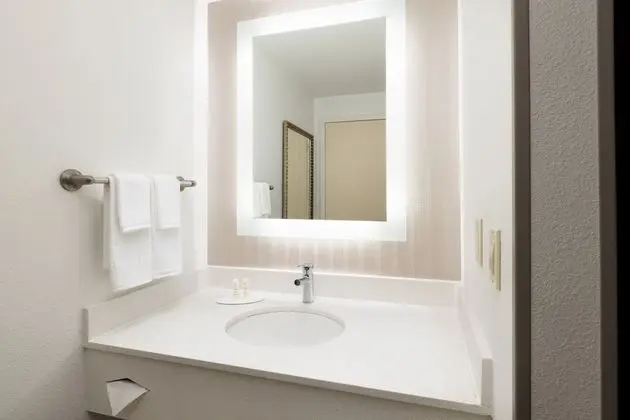 Süit (Hearing Accessible)