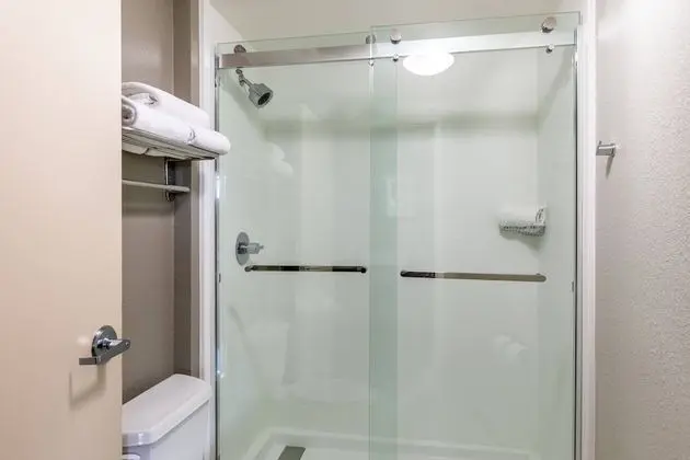 Süit, 1 En Büyük (King) Boy Yatak ve Çekyat (Mobility/Hearing Accessible, Tub)