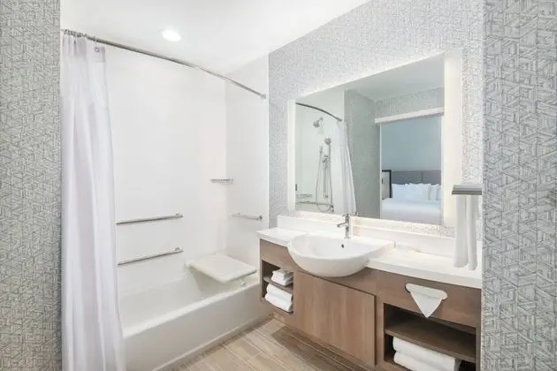 Süit, Birden Çok Yatak, Manzaralı (Mobility/Hearing Accessible, Tub)