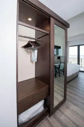 Süit, 1 En Büyük (King) Boy Yatak ve Çekyat, Balkon (Mobility Accessible, Roll-In Shower)