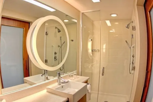 Süit, 1 En Büyük (King) Boy Yatak ve Çekyat (Mobility/Hearing Accessible, Tub)