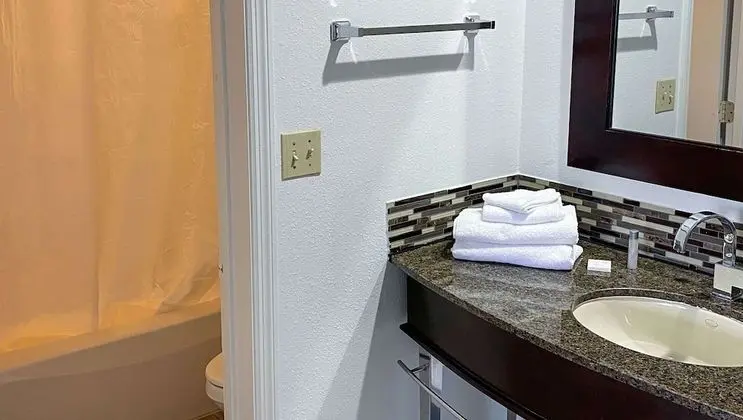 Oda, 1 En Büyük (King) Boy Yatak, Sigara İçilmez, Mikrodalga