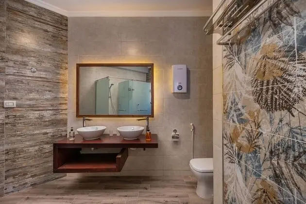 Standard Dört Kişilik Oda, Özel Banyo, Havuz Manzaralı