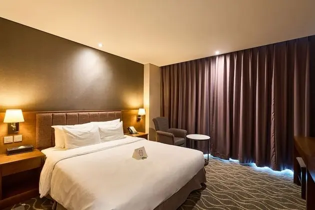 Standard Double-Random view,to assure mountain view,call hotel in advance.Surcharge 16,500 KRW
