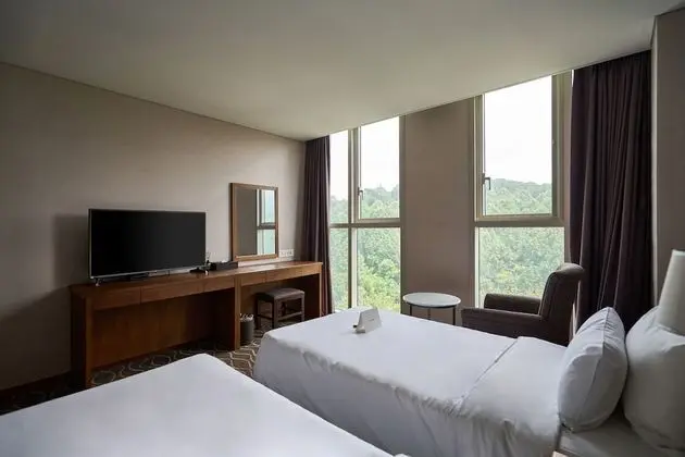 Standard Twin-Random view,to assure mountain view,call hotel in advance.Surcharge 16,500 KRW