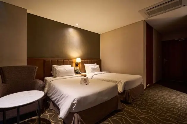 Standard Twin-Random view,to assure mountain view,call hotel in advance.Surcharge 16,500 KRW