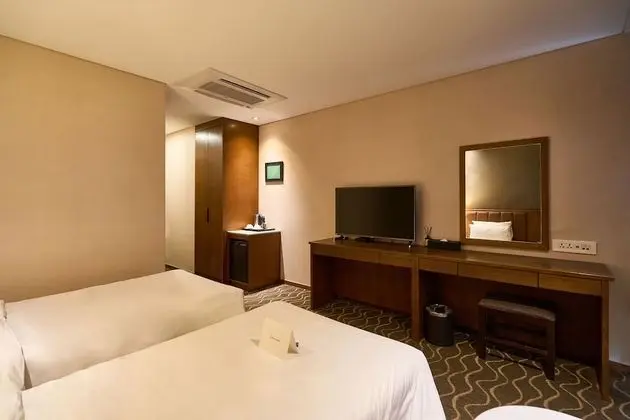 Standard Twin-Random view,to assure mountain view,call hotel in advance.Surcharge 16,500 KRW
