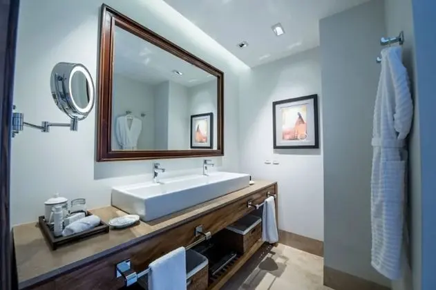 Square Suite