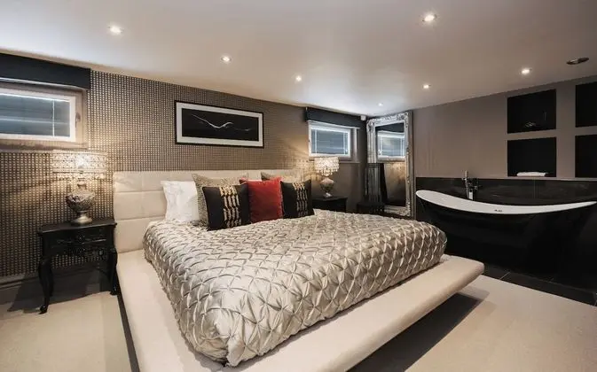 Hemsley Suite