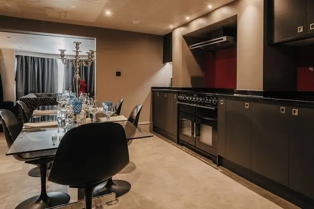 Hemsley Suite