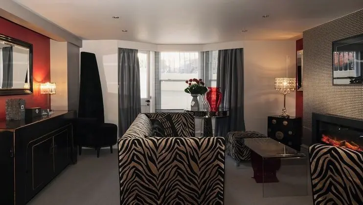 Hemsley Suite