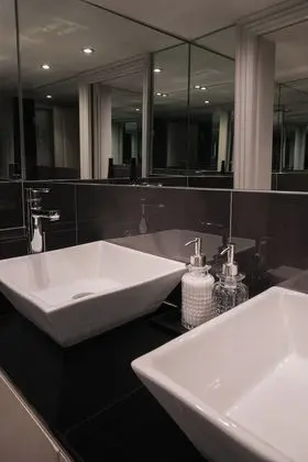 Hemsley Suite