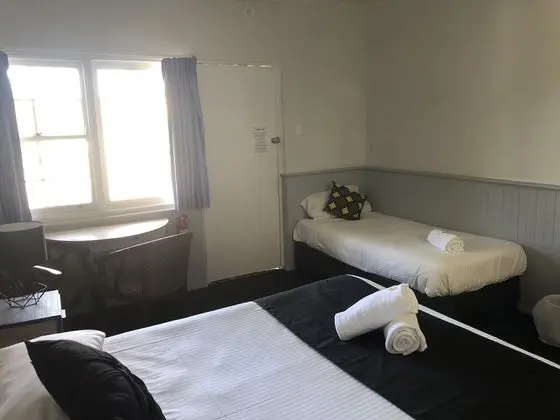 Üç Kişilik Oda, Birden Çok Yatak