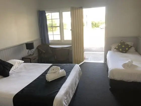 Üç Kişilik Oda, Birden Çok Yatak