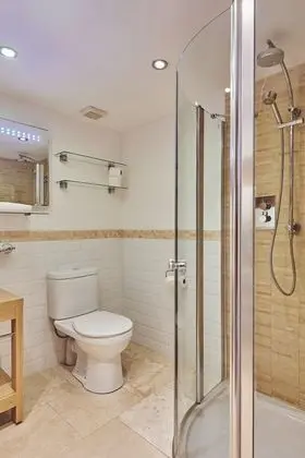 Luxury Kır Evi, Banyolu/Duşlu (Squirrel Barn)