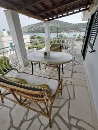 Apart Daire (Srđan - 10 m from the beach - A2(2+1)