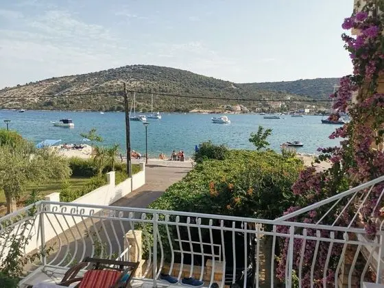 Apart Daire (Srđan - 10 m from the beach - A2(2+1)