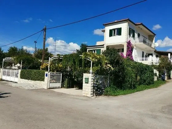 Apart Daire (Srđan - 10 m from the beach - A2(2+1)