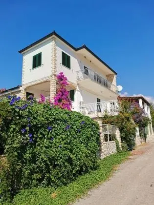 Apart Daire (Srđan - 10 m from the beach - A2(2+1)