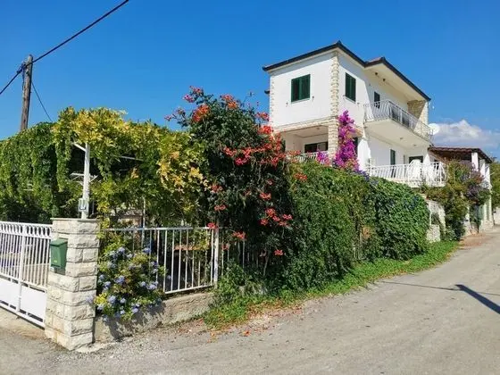 Apart Daire (Srđan - 10 m from the beach - A2(2+1)