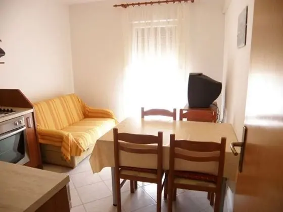 Apart Daire (Srećko - close to center with terrac)