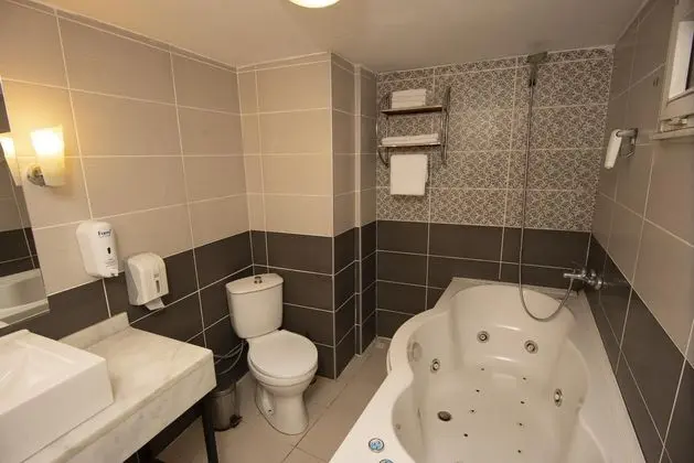 Family Suite,Şehir Manzaralı,Jakuzili ve Teraslı