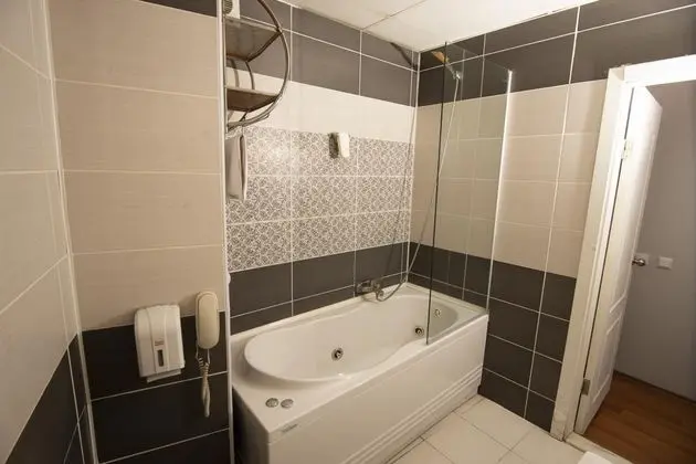 Jakuzili Standart Oda, Şehir Manzaralı, Jakuzili