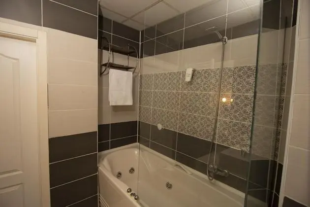 Jakuzili Standart Oda, Şehir Manzaralı, Jakuzili