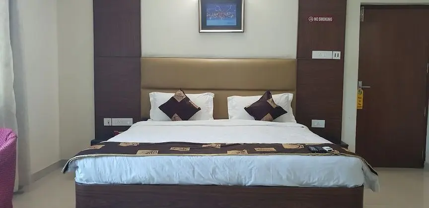 Deluxe Tek Büyük Yataklı Oda, 1 Çift Kişilik Yatak, Engellilere Uygun, Şehir Manzaralı