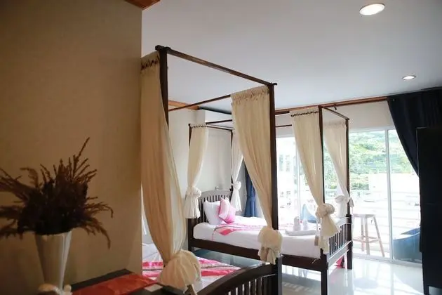 Deluxe Twin Bed