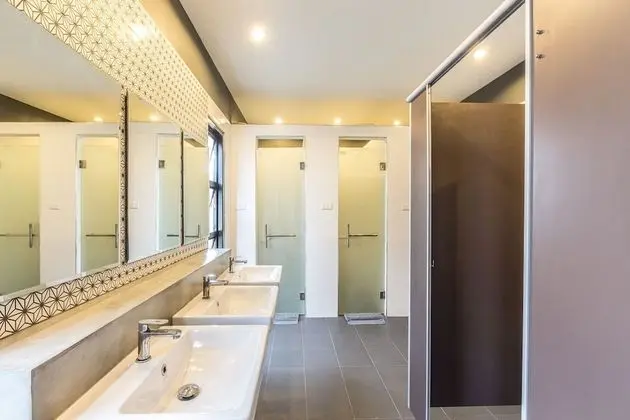 6 Beds Female Dormitory