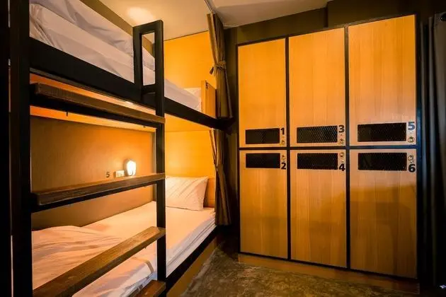 6 Beds Mixed Dormitory