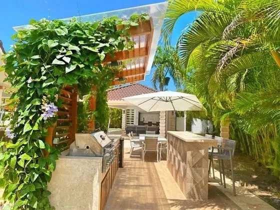 Villa, 4 Yatak Odası, Engellilere Uygun, Sıcak Su Havuzu