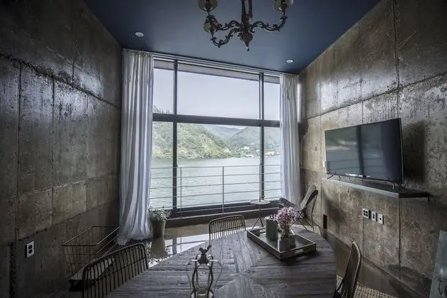 Premium Çatı Katı (Loft), 2 Büyük (Queen) Boy Yatak, Sigara İçilmez, Nehir Manzaralı (SS III)