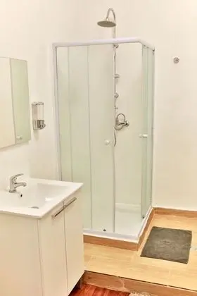 Basic İki Ayrı Yataklı Oda, Ortak Banyo